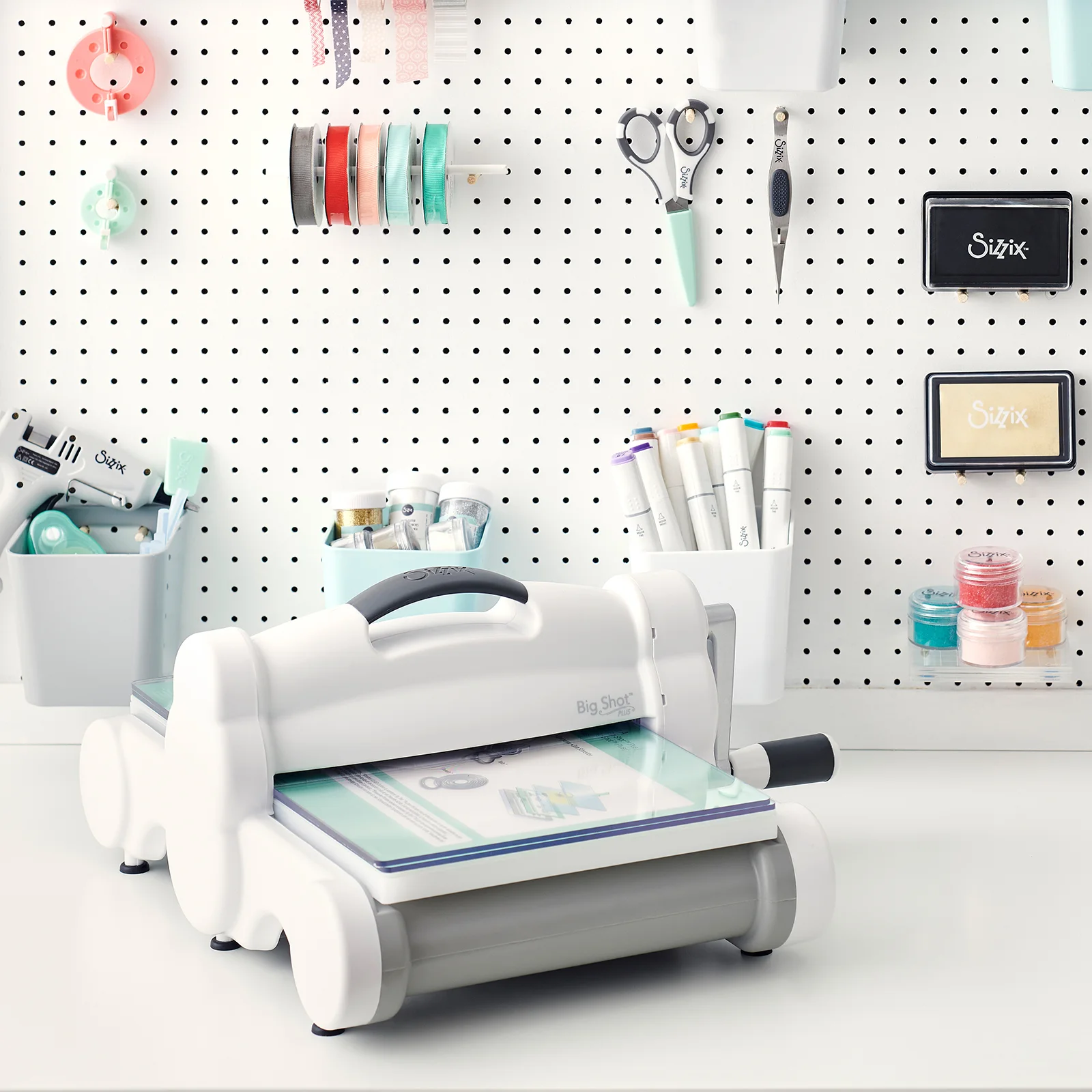 Bild von Sizzix Big Shot Plus Machine White W/Gray (MBW: 180€)