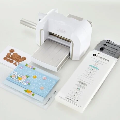 Bild von Spellbinders Platinum SCOUT Stanz- & Prägemaschine mit Zubehör, klappbar, 3,5" Plattform